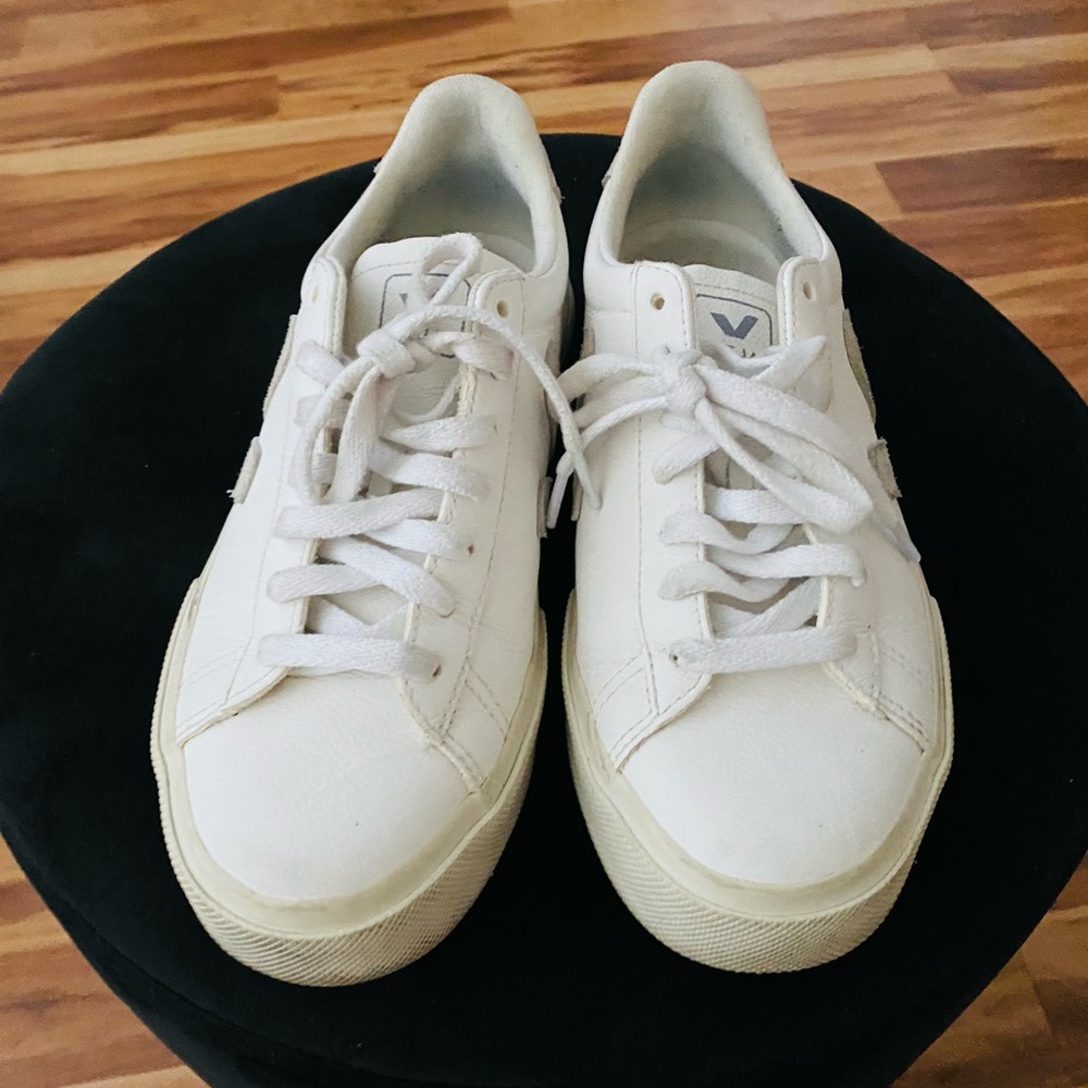 Veja sneaker size 7